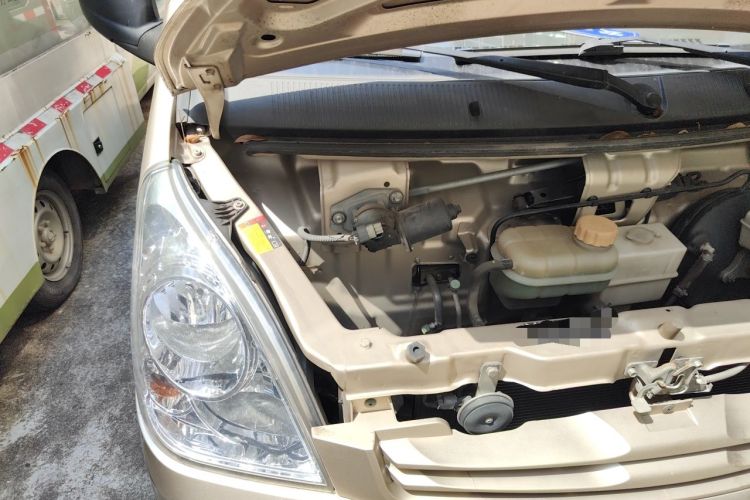 Used Wuling Rongguang S 2021 1.2L Standard Model Window-Sealed Car with Air Conditioning 5 Seats LSI Engine Bay Right