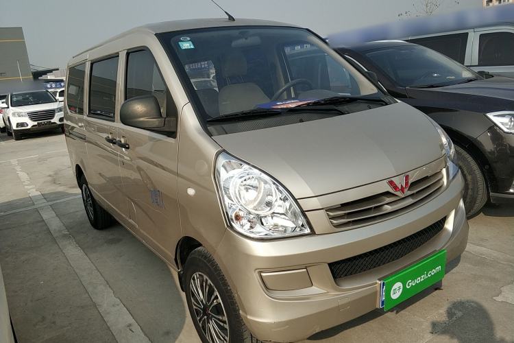 Used Wuling Rongguang S 2021 1.2L Base Model 7-Seater LSI Front Right 45 Deg