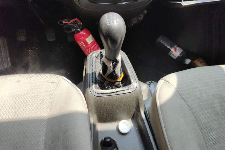 Used Wuling Rongguang S 2021 1.2L Standard Model Window-Sealed Car with Air Conditioning 5 Seats LSI Gear Lever