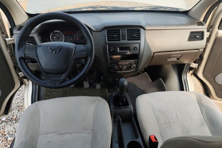 Used Wuling Rongguang S 2021 1.2L Base Model 7-Seater LSI Interior 2