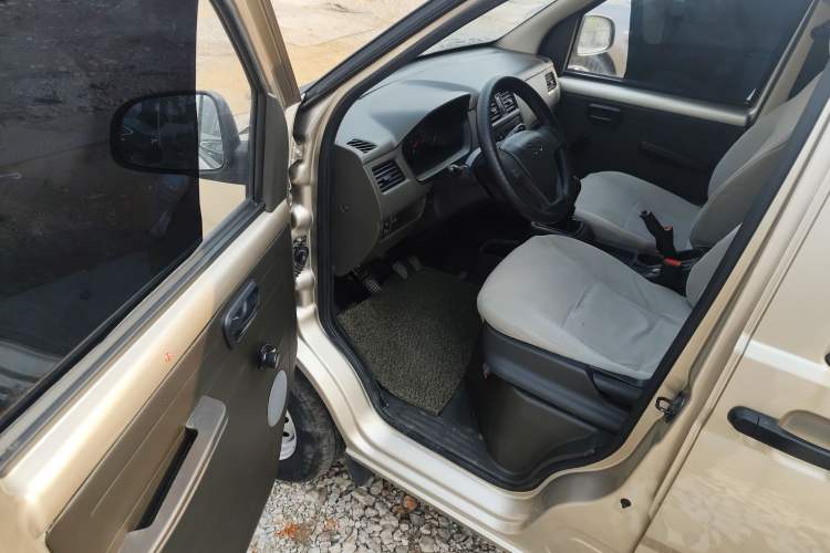 Used Wuling Rongguang S 2021 1.2L Base Model 7-Seater LSI Interior 3