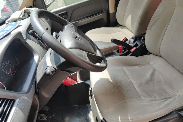 Used Wuling Rongguang S 2021 1.2L Standard Model Window-Sealed Car with Air Conditioning 5 Seats LSI Left Front Seat