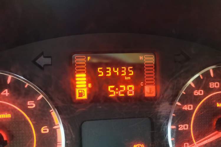 Used Wuling Rongguang S 2021 1.2L Base Model 7-Seater LSI Odometer Close Up