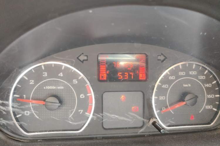 Used Wuling Rongguang S 2021 1.2L Standard Model Window-Sealed Car with Air Conditioning 5 Seats LSI Odometer Close Up