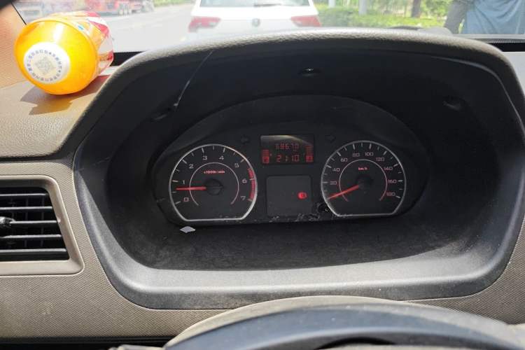 Used Wuling Rongguang S 2021 1.2L Standard Edition Air-Conditioned 5-Seater LSI Odometer Close Up