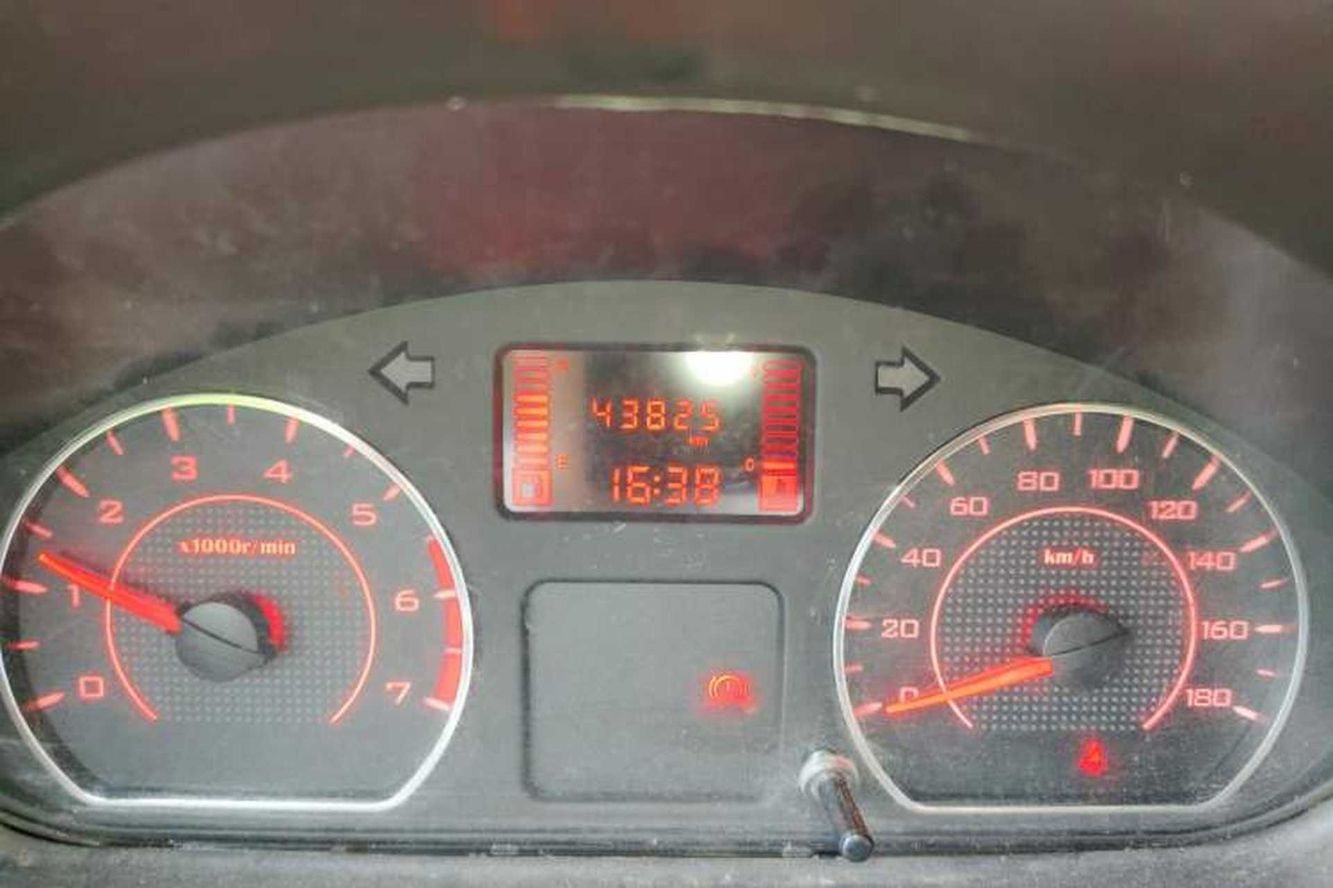 Used Wuling Rongguang S 2021 1.2L Standard Edition Air-Conditioned 5-Seater LSI Odometer Close Up