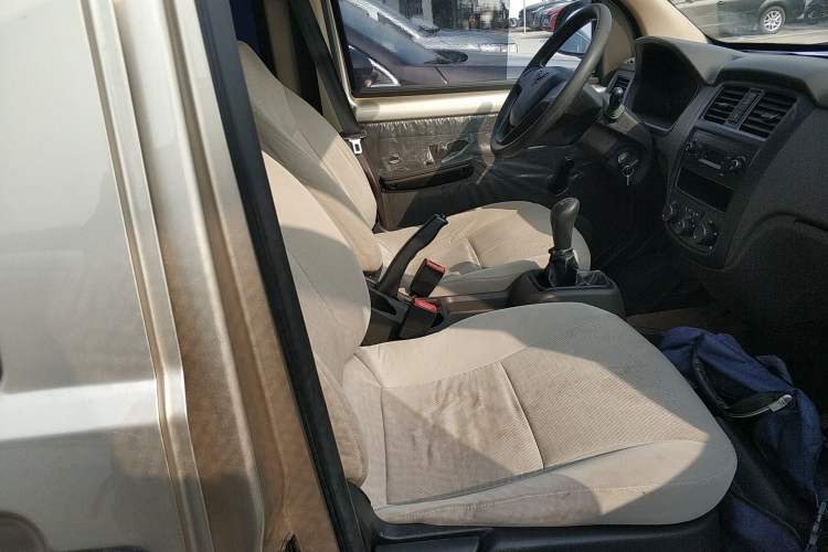 Used Wuling Rongguang S 2021 1.2L Base Model 7-Seater LSI Right Front Seat