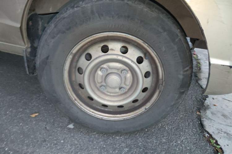 Used Wuling Rongguang S 2021 1.2L Base Model 7-Seater LSI Right Front Wheel Hub