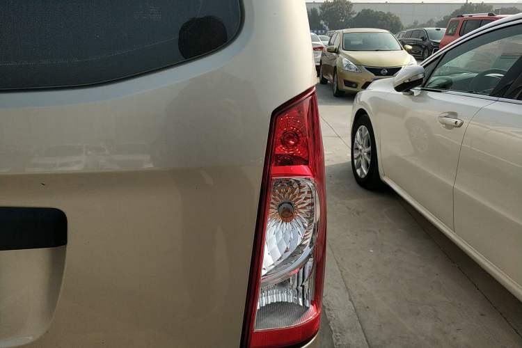 Used Wuling Rongguang S 2021 1.2L Base Model 7-Seater LSI Right Rear Taillight