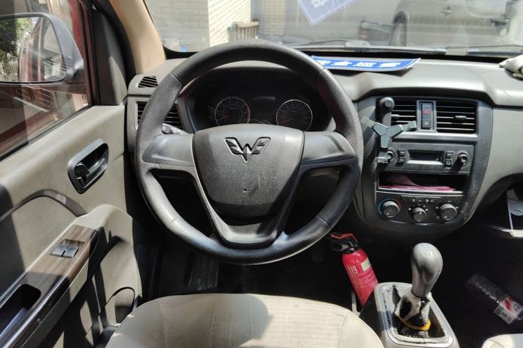 Used Wuling Rongguang S 2021 1.2L Standard Model Window-Sealed Car with Air Conditioning 5 Seats LSI Steering Wheel