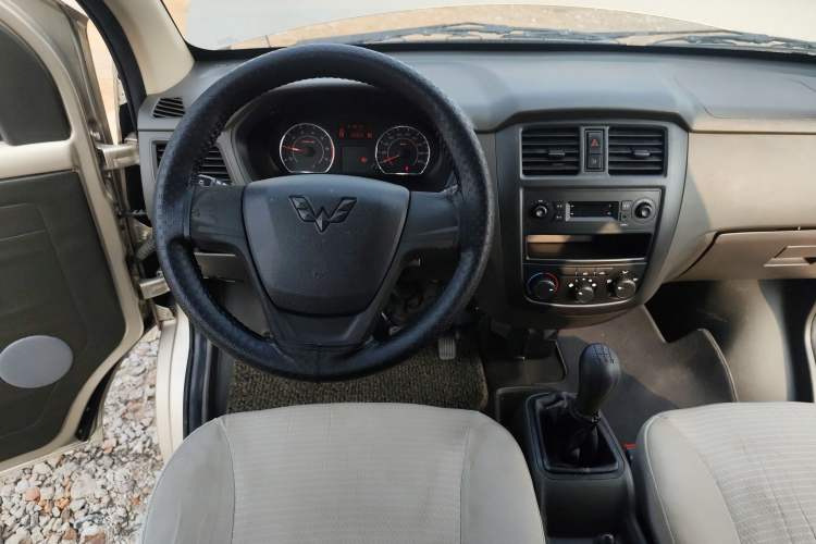 Used Wuling Rongguang S 2021 1.2L Base Model 7-Seater LSI Steering Wheel