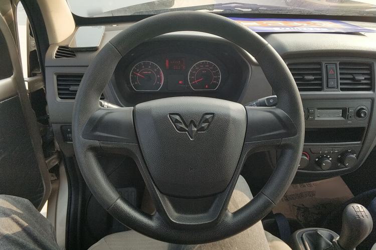 Used Wuling Rongguang S 2021 1.2L Base Model 7-Seater LSI Steering Wheel