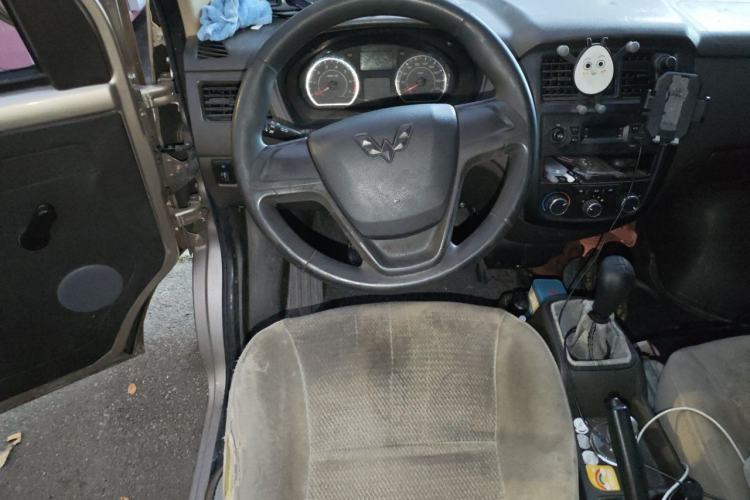 Used Wuling Rongguang S 2021 1.2L Base Model 7-Seater LSI Steering Wheel