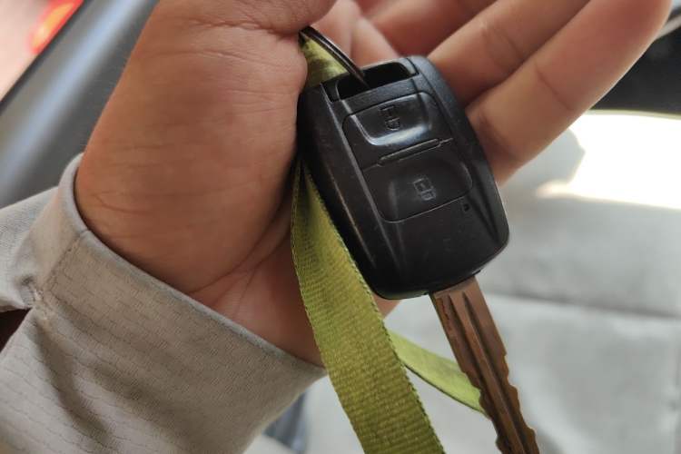 Used Wuling Rongguang S 2021 1.2L Standard Model Window-Sealed Car with Air Conditioning 5 Seats LSI Vehicle Key