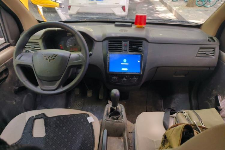 Used Wuling Rongguang S 2021 1.2L Base Model 7-Seater LSI Center Console