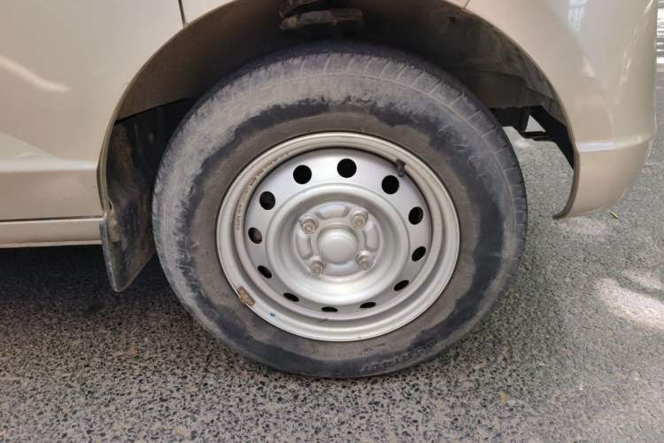 Used Wuling Rongguang S 2021 1.2L Base Model 7-Seater LSI Right Front Wheel Hub