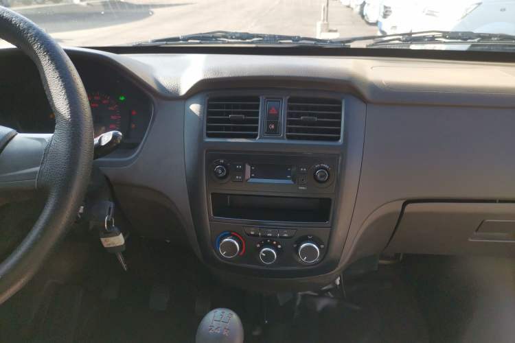 Used Wuling Rongguang S 2021 1.2L Base Model Window-Sealed 2-Seat LSI Car Audio And AC Panel