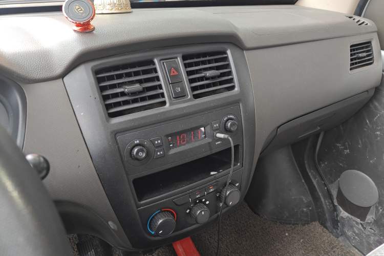 Used Wuling Rongguang S 2021 1.2L Standard Edition Air-Conditioned 7-Seater LSI Audio And AC Panel