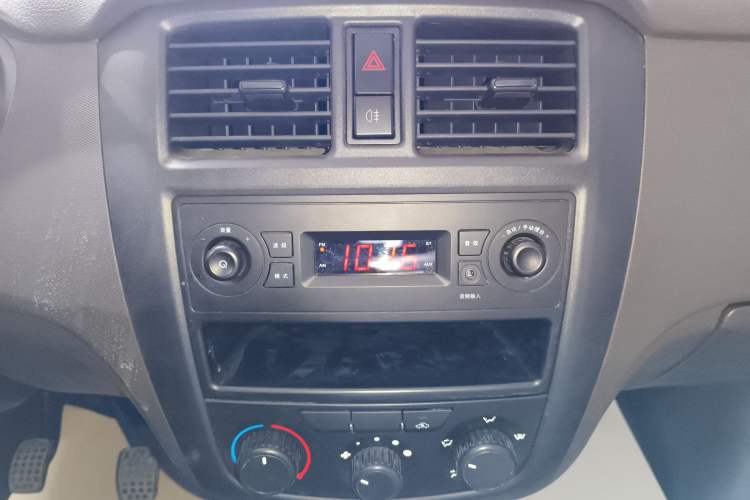 Used Wuling Rongguang S 2021 1.2L Standard Model Enclosed-Window Vehicle Power-Assist Version 2 Seats LSI Audio And AC Panel