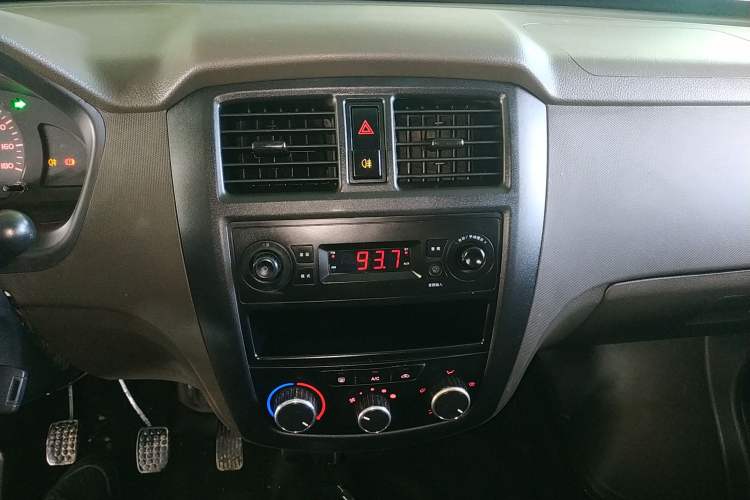 Used Wuling Rongguang S 2021 1.2L Base Model Window-Sealed 2-Seat LSI Car Audio And AC Panel