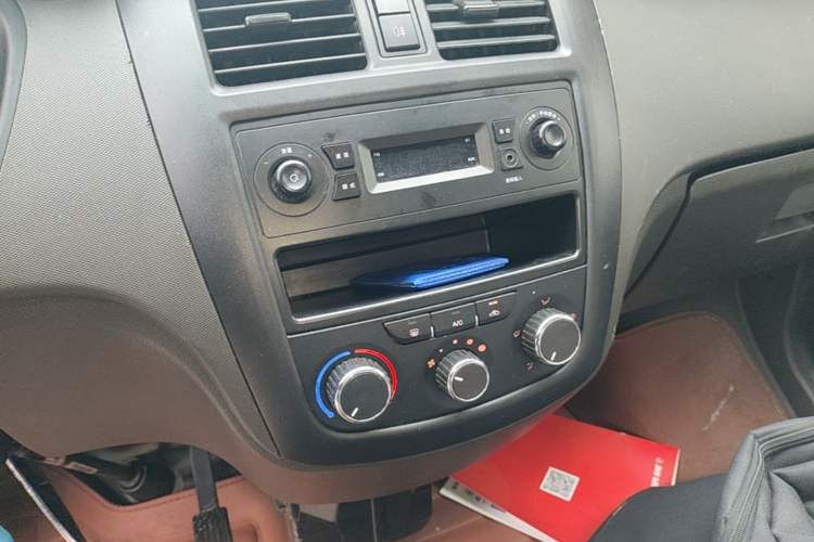 Used Wuling Rongguang S 2021 1.2L Base Model Window-Sealed 2-Seat LSI Car Audio And AC Panel