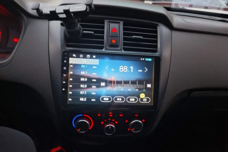 Used Wuling Rongguang S 2021 1.2L Base Model Window-Sealed 2-Seat LSI Car Audio And AC Panel