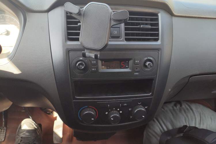 Used Wuling Rongguang S 2021 1.2L Standard Version with Power Steering 5-Seater LSI Audio And AC Panel