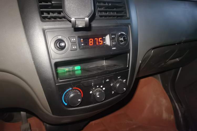 Used Wuling Rongguang S 2021 1.2L Standard Version with Power Steering 5-Seater LSI Audio And AC Panel