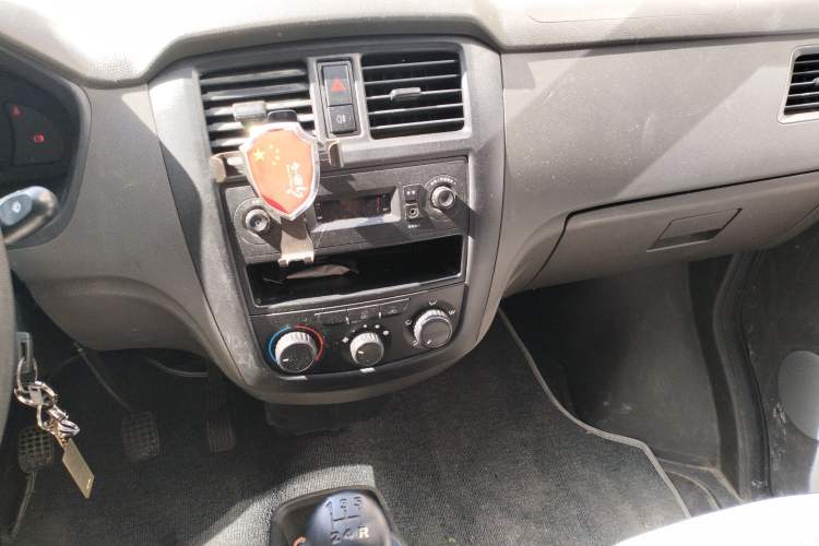 Used Wuling Rongguang S 2021 1.2L Base Model Window-Sealed 5-Seat LSI Car Audio And AC Panel