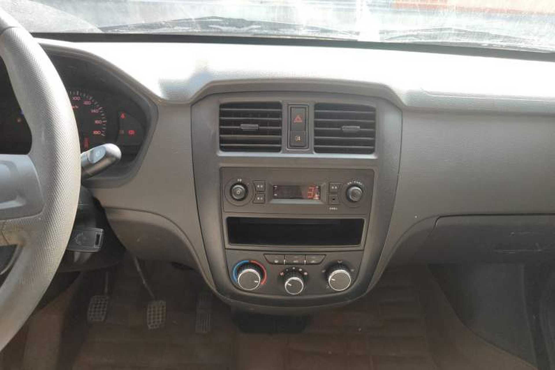 Used Wuling Rongguang S 2021 1.2L Base Model Window-Sealed 5-Seat LSI Car Audio And AC Panel