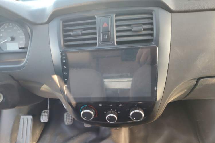 Used Wuling Rongguang S 2021 1.2L Base Model Window-Sealed 2-Seat LSI Car Audio And AC Panel