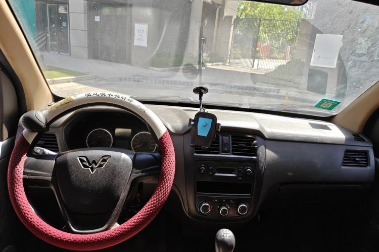 Used Wuling Rongguang S 2021 1.2L Base Model 7-Seater LSI Center Console
