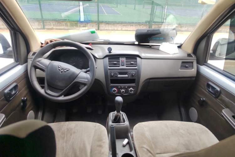 Used Wuling Rongguang S 2021 1.2L Base Model 7-Seater LSI Center Console