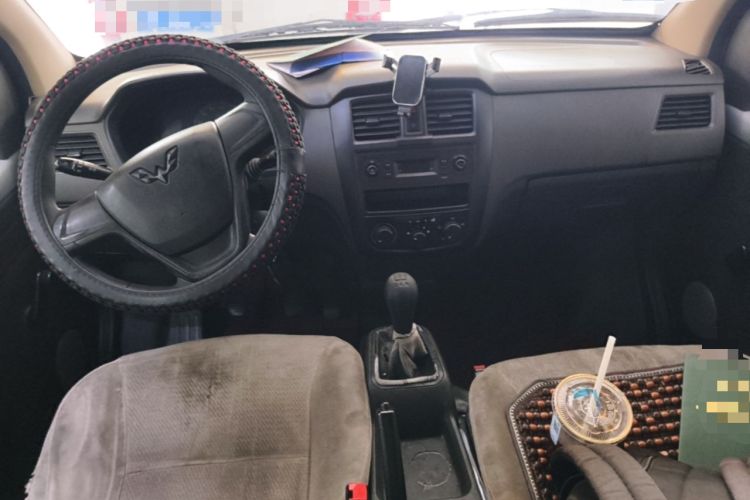 Used Wuling Rongguang S 2021 1.2L Base Model 5-Seater LSI Center Console