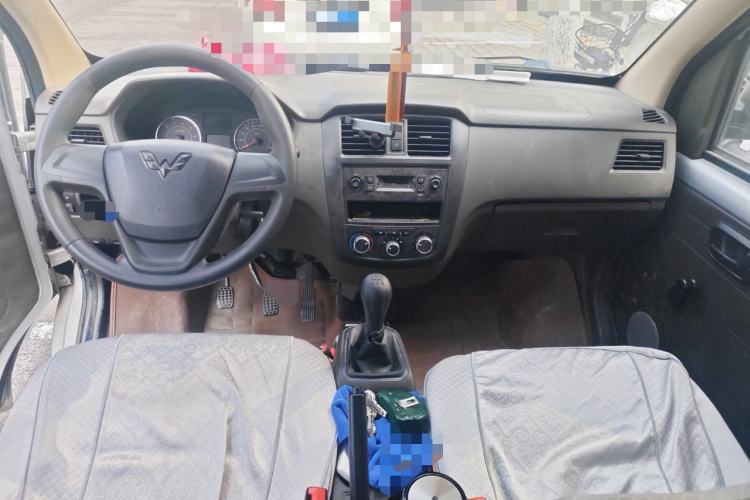 Used Wuling Rongguang S 2021 1.2L Base Model 7-Seater LSI Center Console