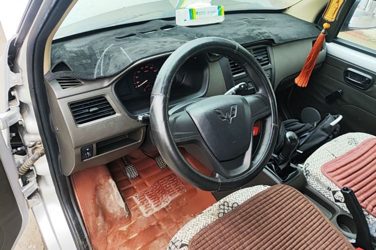 Used Wuling Rongguang S 2021 1.2L Base Model Window-Sealed 2-Seat LSI Car Center Console
