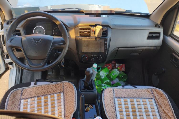 Used Wuling Rongguang S 2021 1.2L Base Model 5-Seater LSI Center Console