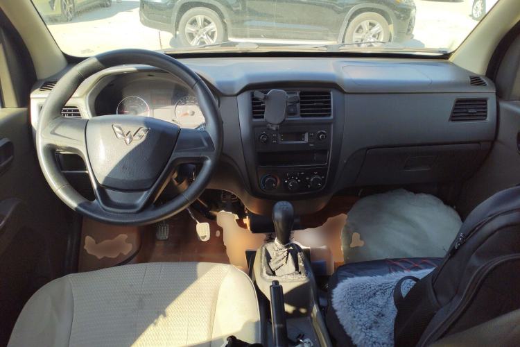 Used Wuling Rongguang S 2021 1.2L Standard Version with Power Steering 5-Seater LSI Center Console
