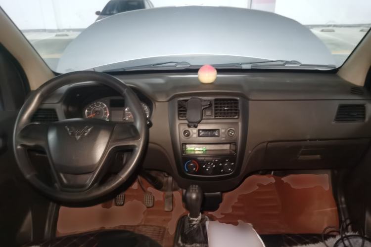 Used Wuling Rongguang S 2021 1.2L Standard Version with Power Steering 5-Seater LSI Center Console