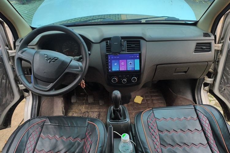 Used Wuling Rongguang S 2021 1.2L Standard Edition Air-Conditioned 7-Seater LSI Center Console