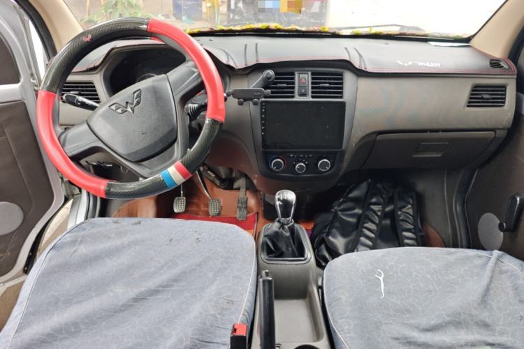 Used Wuling Rongguang S 2021 1.2L Base Model 7-Seater LSI Center Console