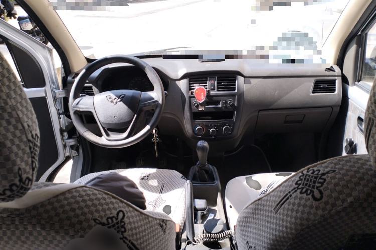 Used Wuling Rongguang S 2021 1.2L Base Model Window-Sealed 5-Seat LSI Car Center Console