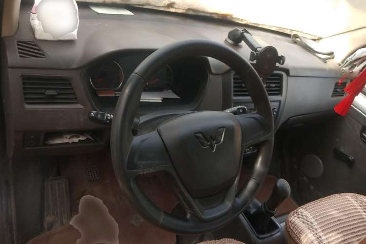 Used Wuling Rongguang S 2021 1.2L Base Model 7-Seater LSI Center Console