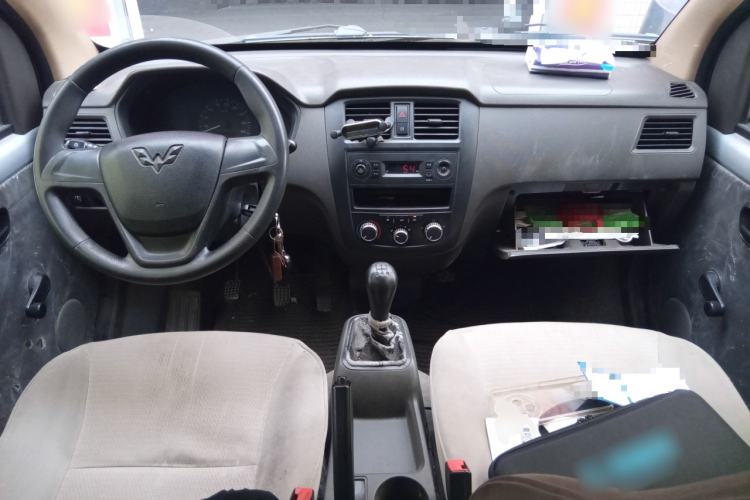 Used Wuling Rongguang S 2021 1.2L Base Model 7-Seater LSI Center Console