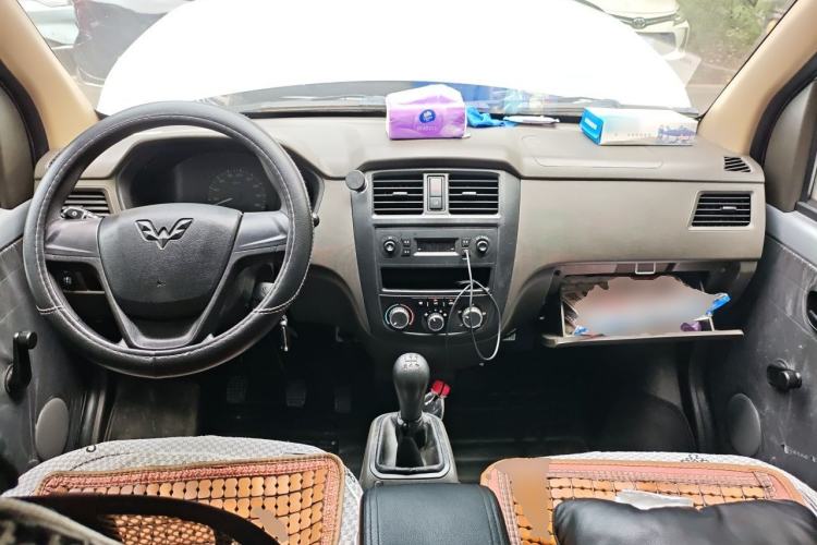 Used Wuling Rongguang S 2021 1.2L Base Model 5-Seater LSI Center Console