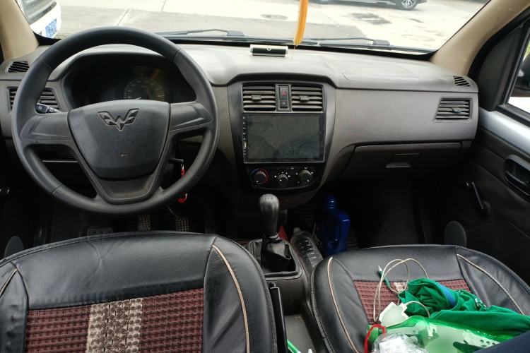 Used Wuling Rongguang S 2021 1.2L Base Model 7-Seater LSI Center Console