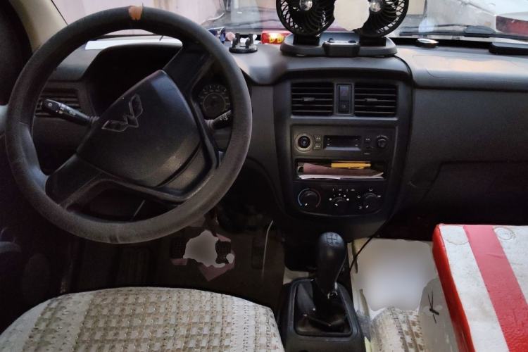 Used Wuling Rongguang S 2021 1.2L Base Model 7-Seater LSI Center Console