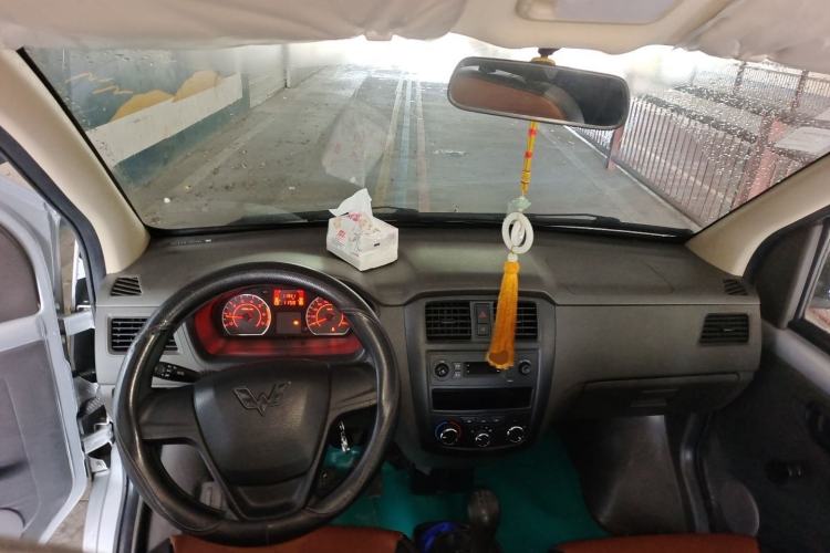 Used Wuling Rongguang S 2021 1.2L Base Model 7-Seater LSI Center Console