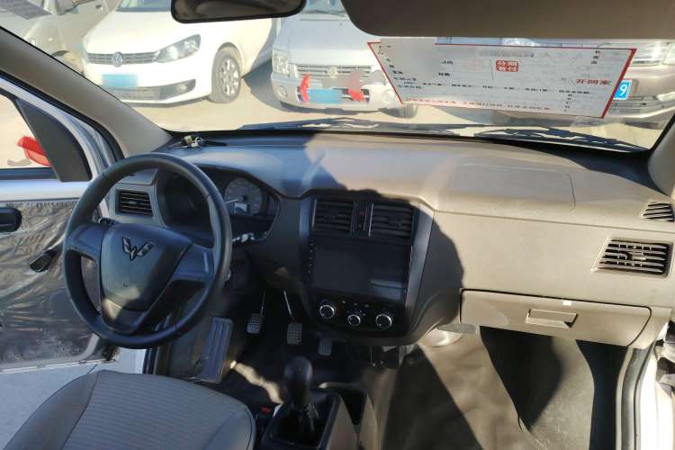 Used Wuling Rongguang S 2021 1.2L Base Model Window-Sealed 2-Seat LSI Car Center Console