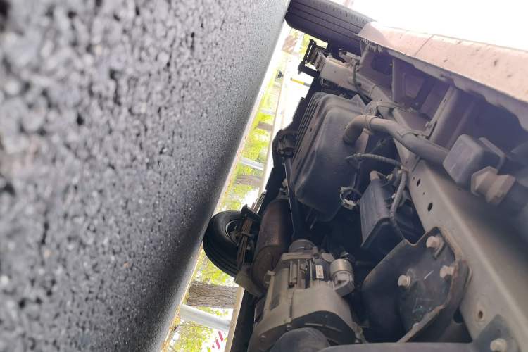 Used Wuling Rongguang S 2021 1.2L Standard Model Window-Sealed Car with Air Conditioning 2 Seats LSI Chassis Front Right
